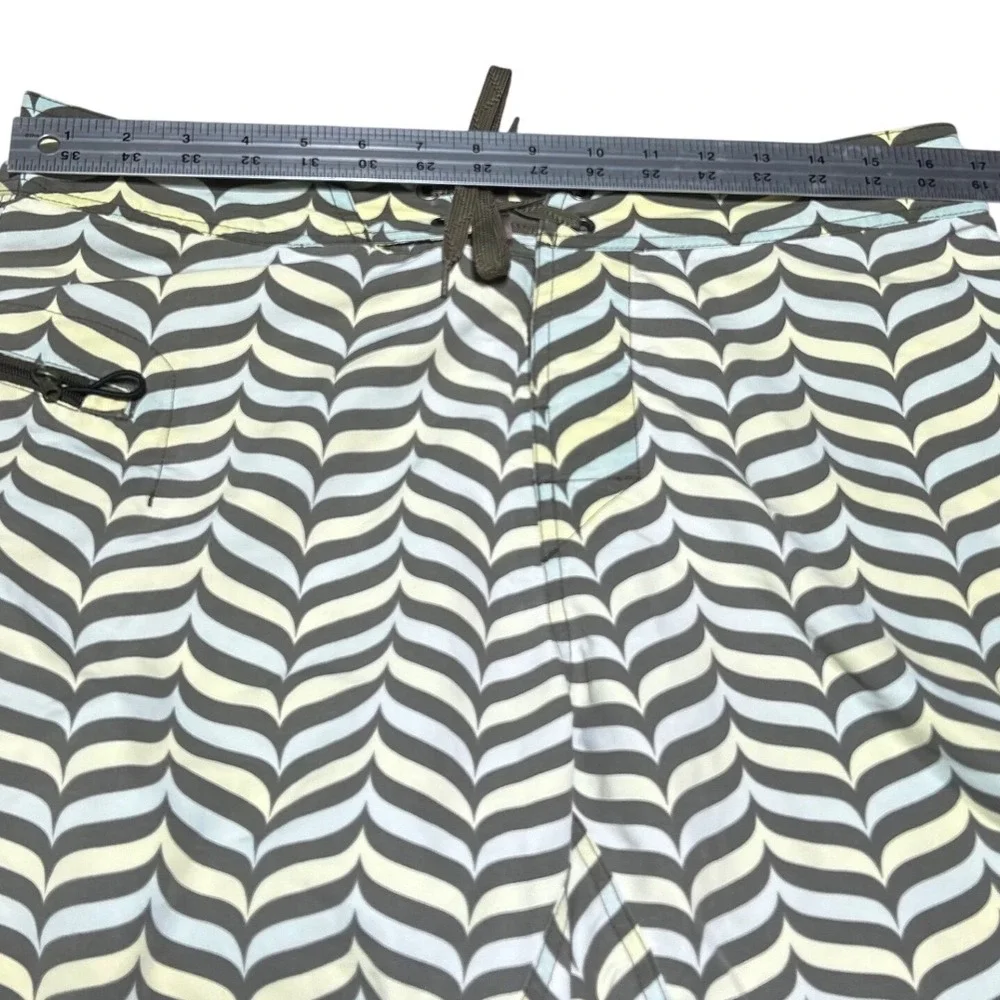 Patagonia Mens 33 Board Shorts Green Yellow Chevron Wave Print Swim Trunks 10 In